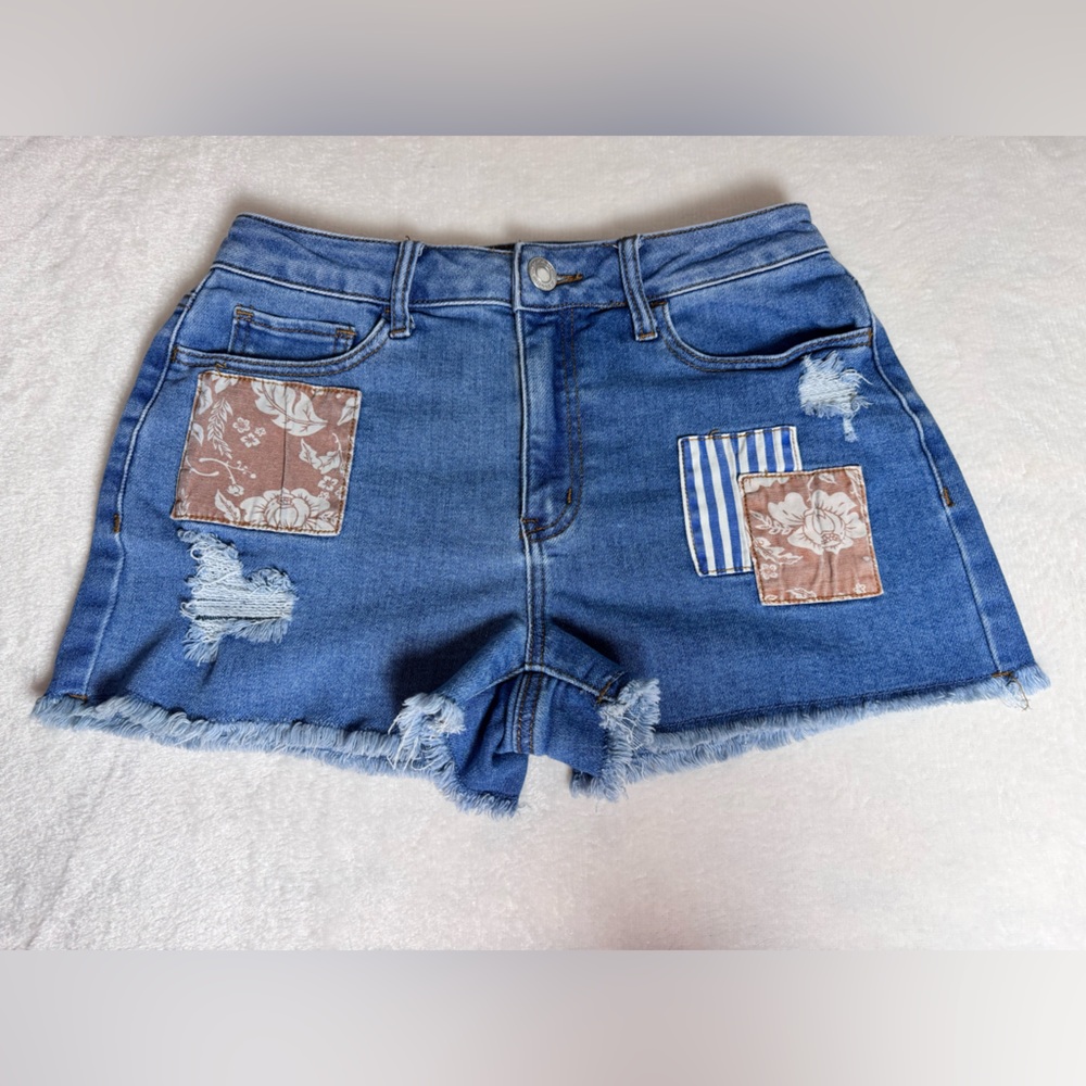 SO Women's High Rise Denim Shorts with Patchwork‎ Size 29